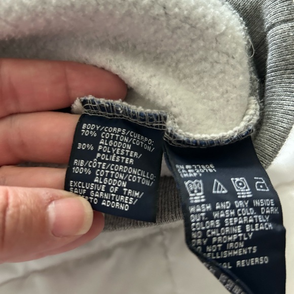 Vintage- 2002 Tommy Hilfiger Sweatshirt - Picture 5 of 7